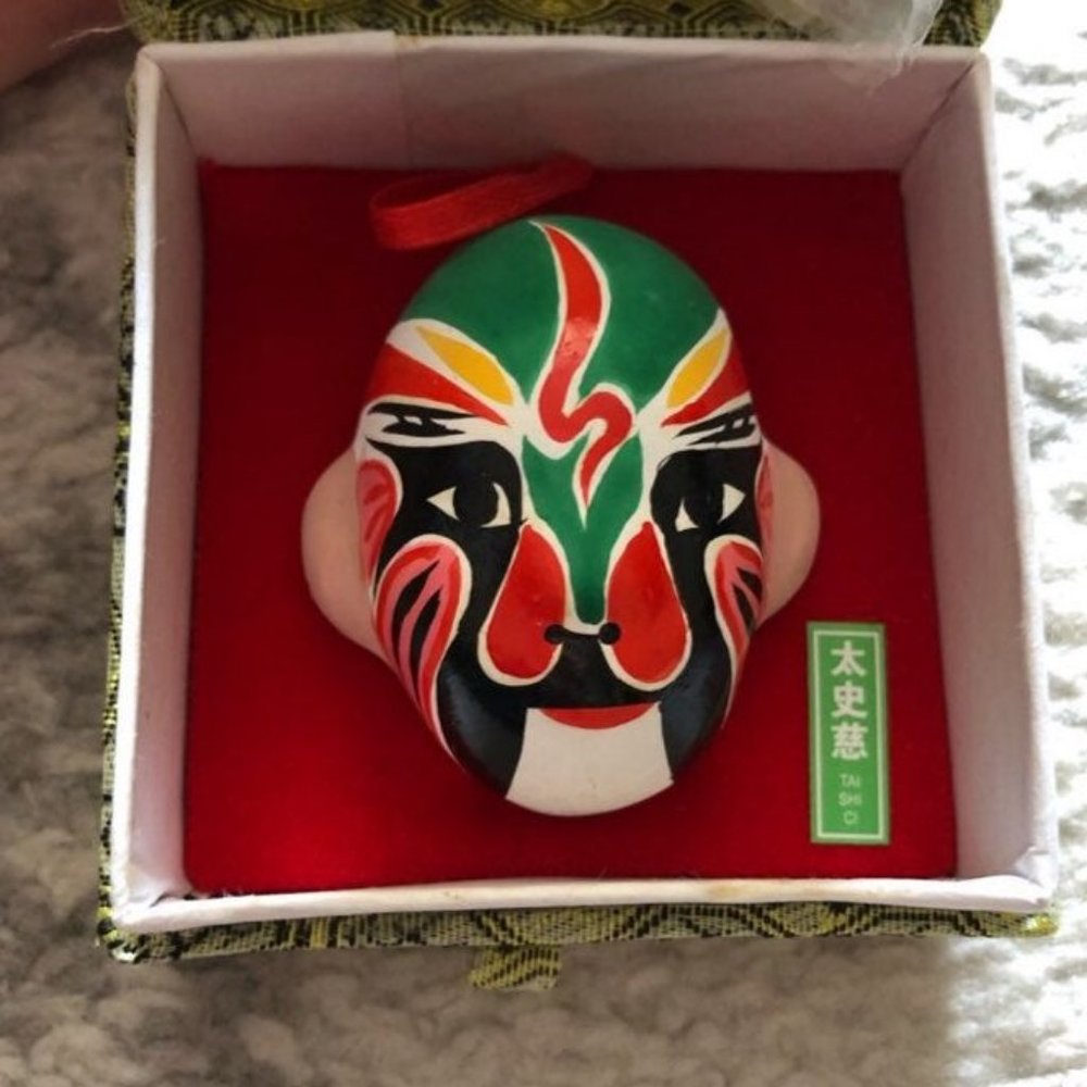 Chinese Opera Mask Pendant + Box - Picture 6 of 6
